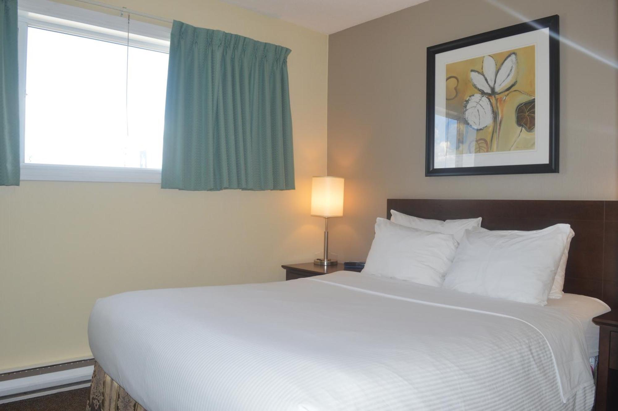 Siesta Suites Келоуна Екстер'єр фото