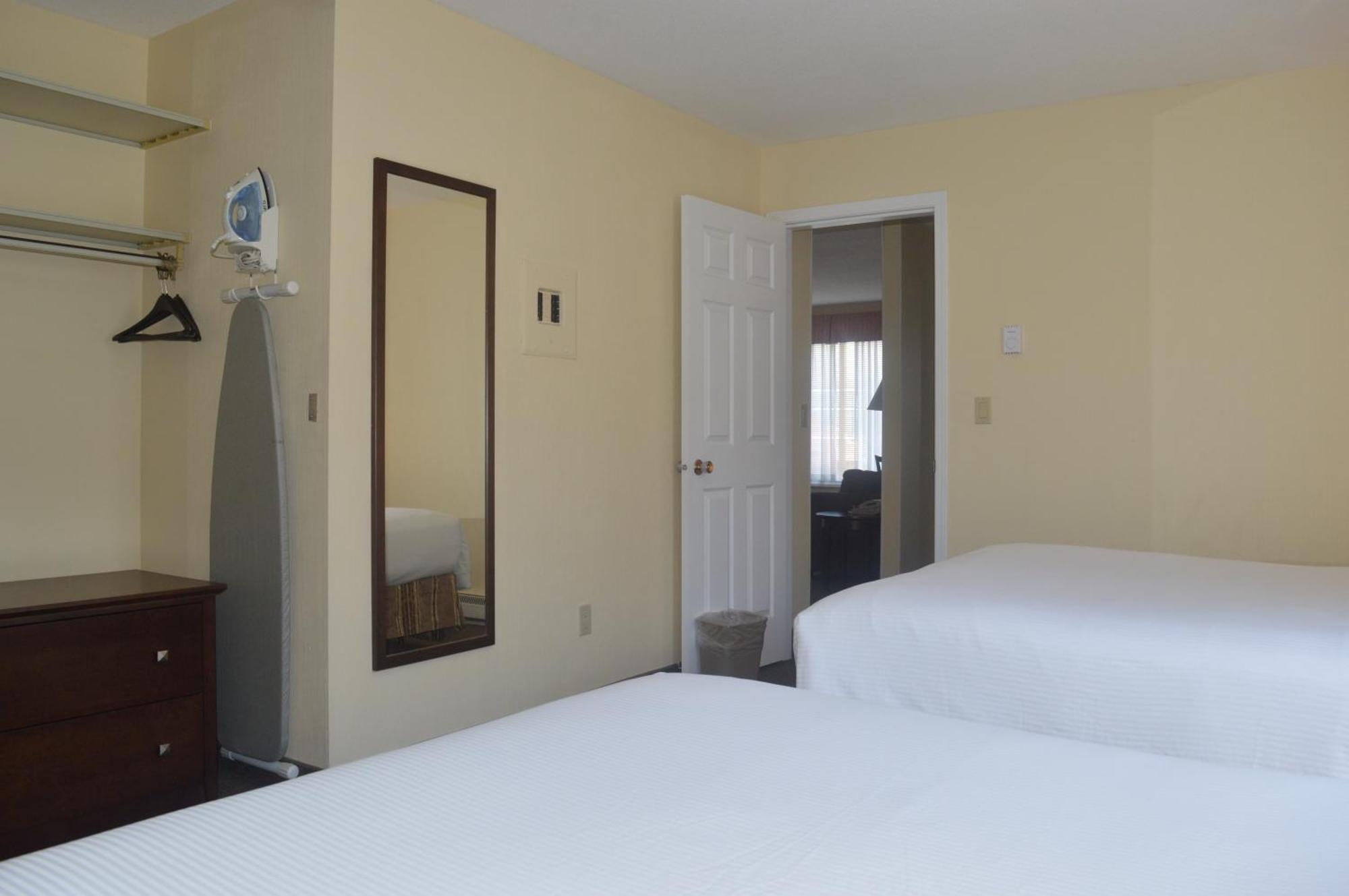 Siesta Suites Келоуна Екстер'єр фото