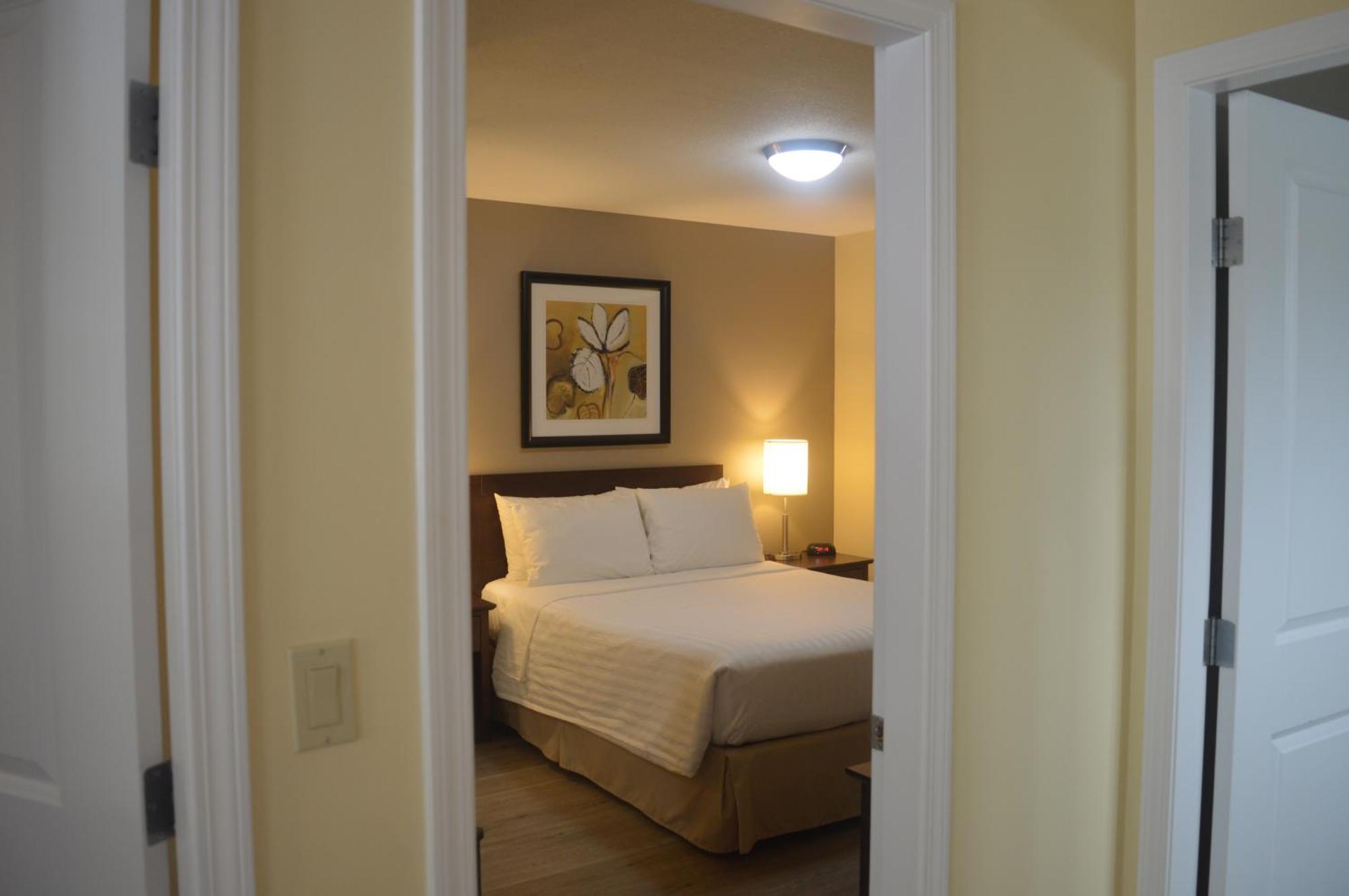 Siesta Suites Келоуна Екстер'єр фото