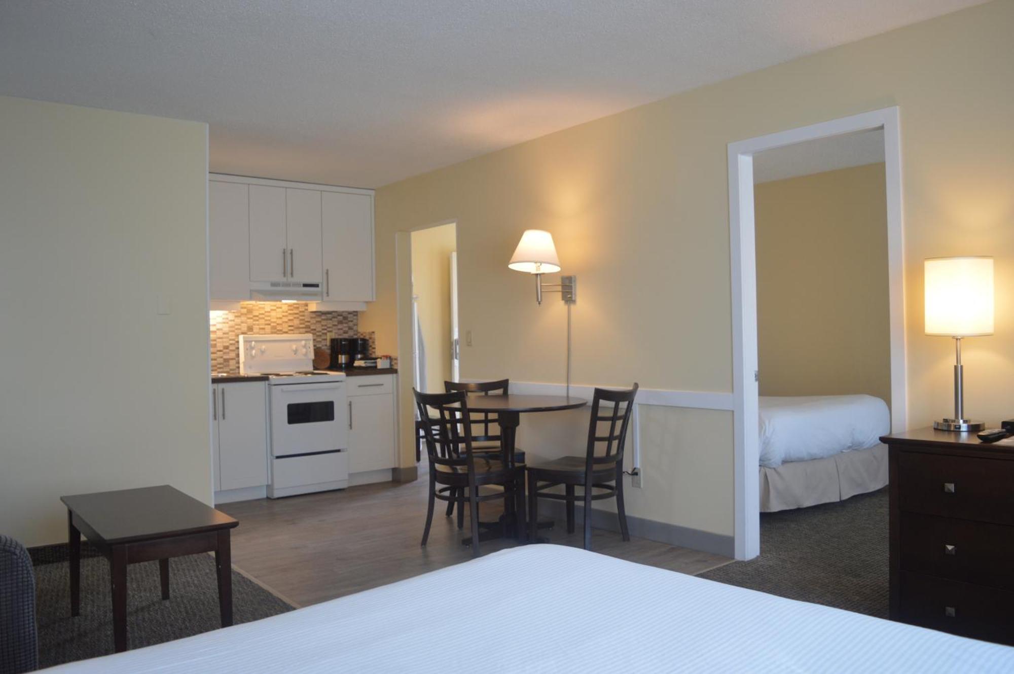 Siesta Suites Келоуна Екстер'єр фото