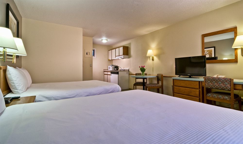Siesta Suites Келоуна Екстер'єр фото